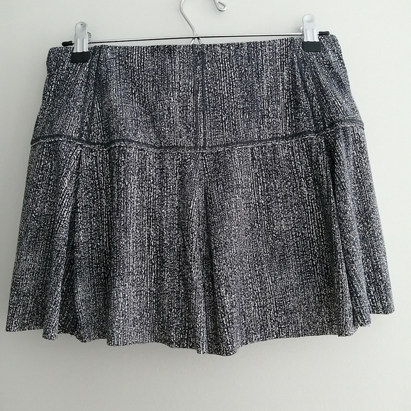 Lululemon Lost In Pace Skirt Skort Pleated Running Tennis White and Black Size 6 - Picture 4 of 16